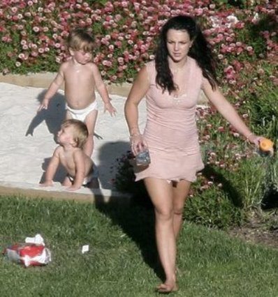 britney with her kids