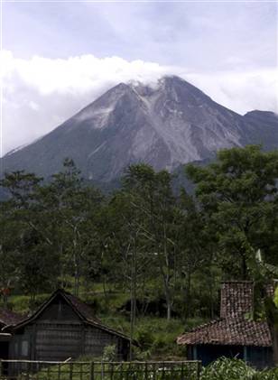 indonesia volcano-mount merapi