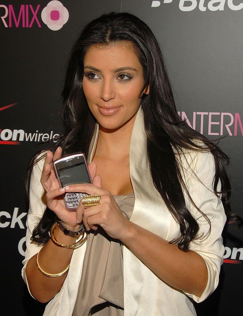 Kim Kardashian promoting BB curve pink 