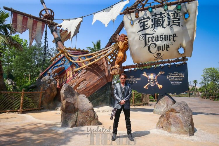 Johnny Depp Pirates Of The Caribbean: Dead Men Tell No Tales premiere Disneyland Shanghai